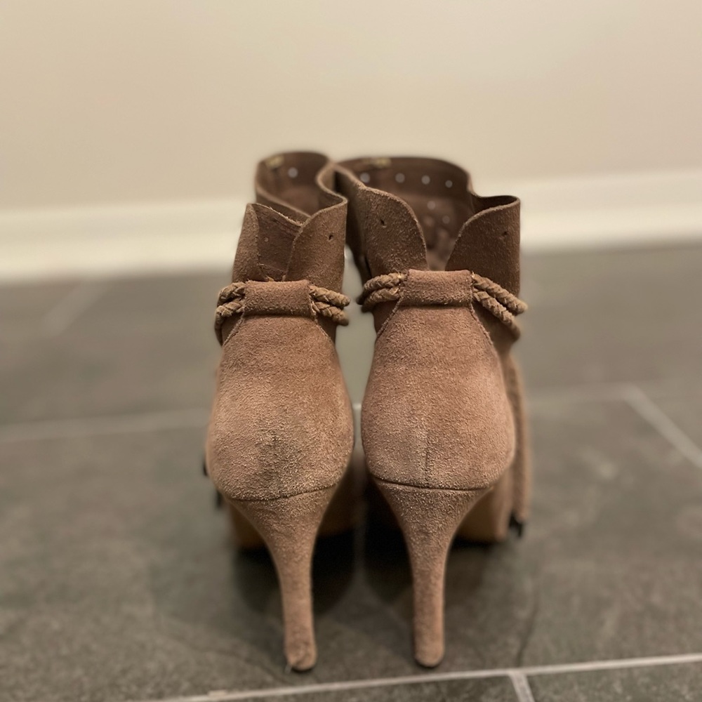 Dolce Vita Hasel peep toe booties - Picture 5 of 9